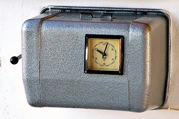 Fotografie starých píchacích hodin je z Aukro