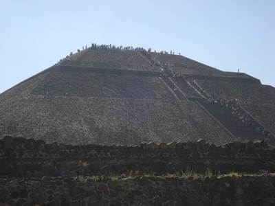 Teotihuacán - pyramida Slunce